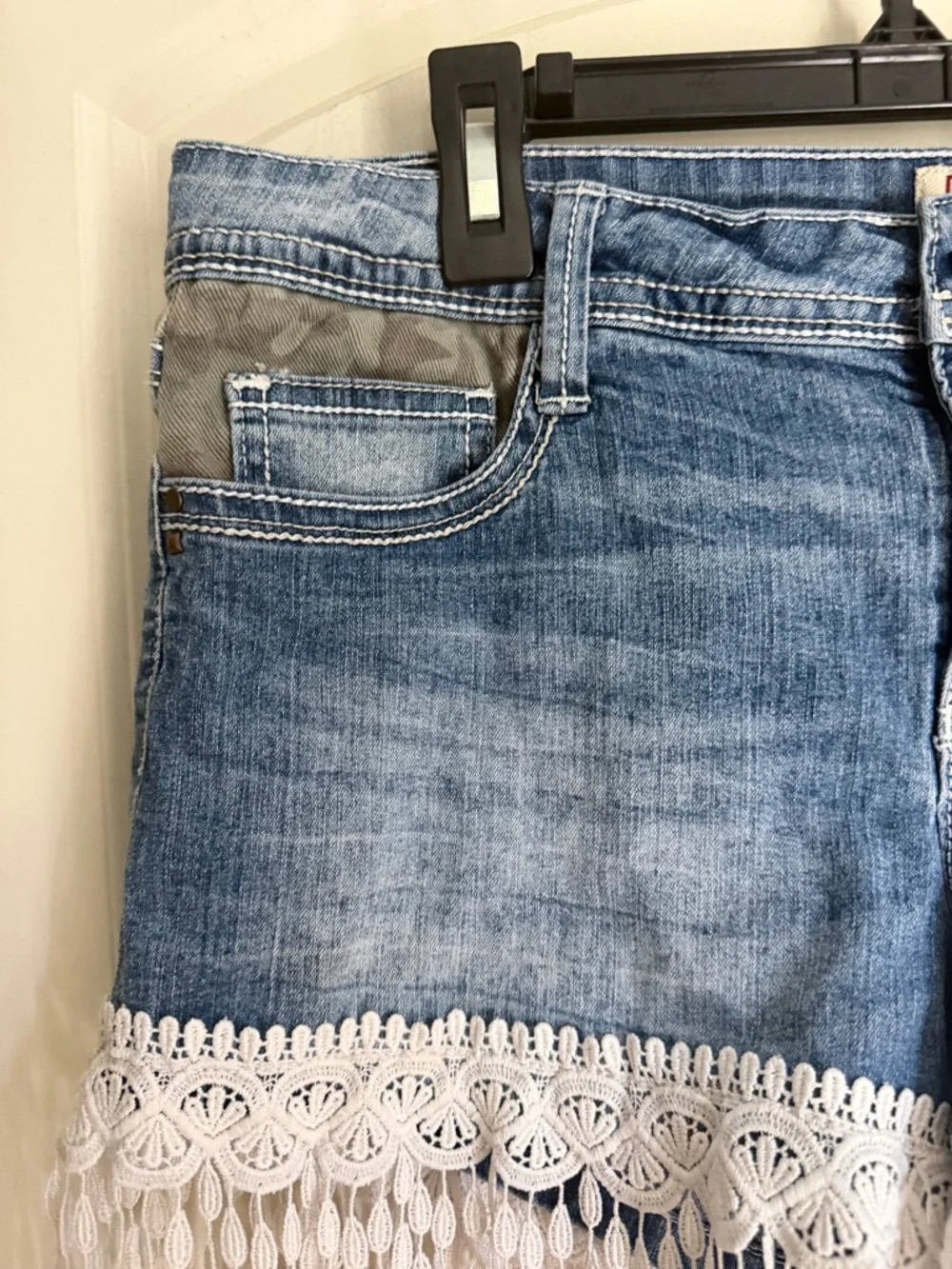 Vtg Y2K L.e.i. Juniors 11  Ashley  Low Rise Jean Shorts Denim Camo Lace Fringe - Picture 5 of 8
